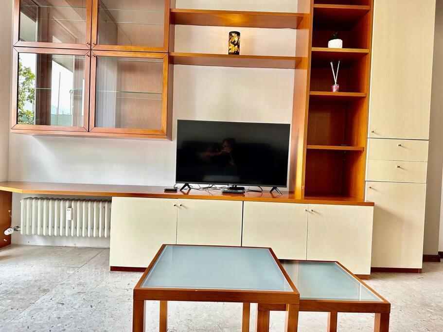Low Cost Holiday An Business House And Free Park By Revenue House Como Exterior foto