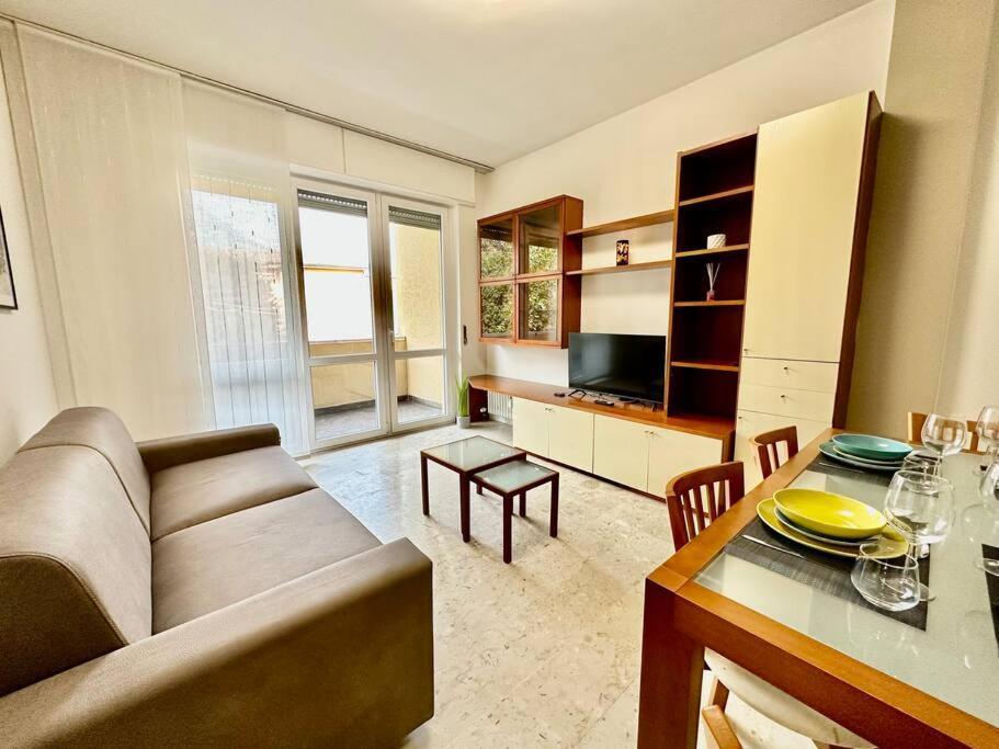 Low Cost Holiday An Business House And Free Park By Revenue House Como Exterior foto