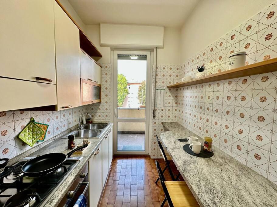 Low Cost Holiday An Business House And Free Park By Revenue House Como Exterior foto